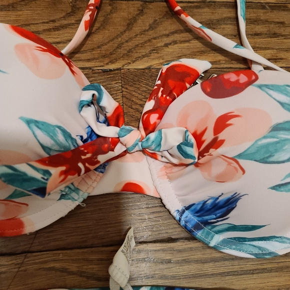 Two piece bikini - Picture 2 of 5